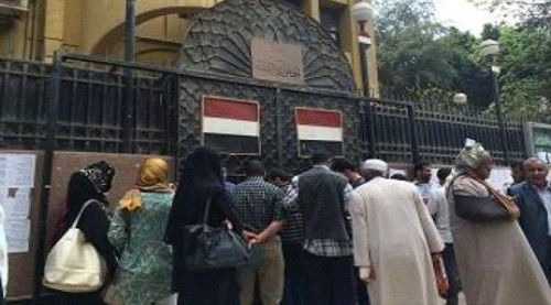 ما وراء إقالة المستشار ومسؤول شؤون المغتربين في السفارة اليمنية بالقاهرة من منصبه؟!