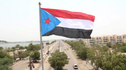 تدشين رفع علم الجنوب في الاماكن الهامة بالعاصمة عدن