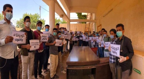 طلاب اليمن المبتعثين في السودان يتظاهرون للمطالبة بصرف مستحقاتهم