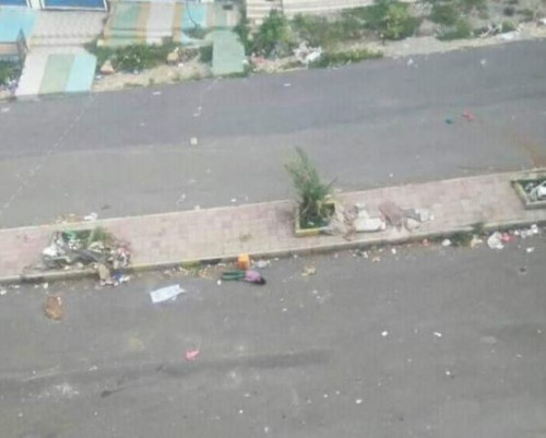 في جريمة مروعة.. طفلة في عمر الزهور تلقى حتفها بطلقة قناص حوثي وسط الطريق في تعز