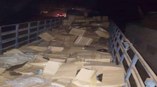 ضبط شاحنتي نقل تحمل بضائع مهربة من ميناء عدن