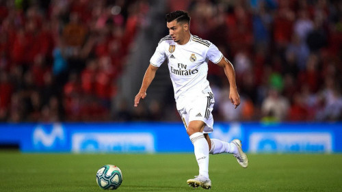 ريال مدريد يتخلص من أحد لاعبيه بإعارته لميلان