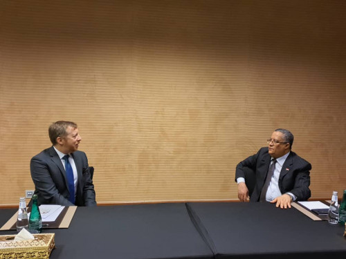 الخبجي يبحث مع المسؤول السياسي والاقتصادي في السفارة الأمريكية مستجدات تنفيذ اتفاق الرياض