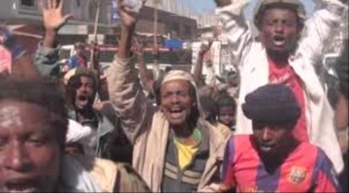 الحوثيون يكثفون حملاتهم في إب لتجنيد المئات من «المهمشين السود»