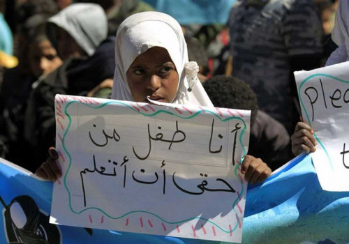 تدهور الاقتصاد والحرب يمنعان مليون تلميذ من التعلم في المدارس اليمنية.