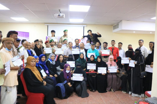 اختتام الدورة التدريبية لمؤسسة "من حقي" لقيادات القطاعين العسكري والمدني بمشاركة كوادر من المجلس الانتقالي