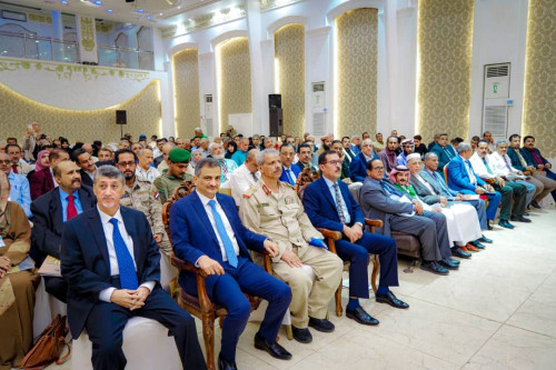 محافظ العاصمة يدشن أعمال مؤتمر عدن الأول للبناء والمقاولات ويؤكد اهتمامه بتعزيز فرص الاستثمار وجذب المستثمرين