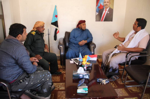 رئيس انتقالي سقطرى يشدد على ملاك محال الصرافة الانتظام بصرف الحوالات الخارجية والمحلية