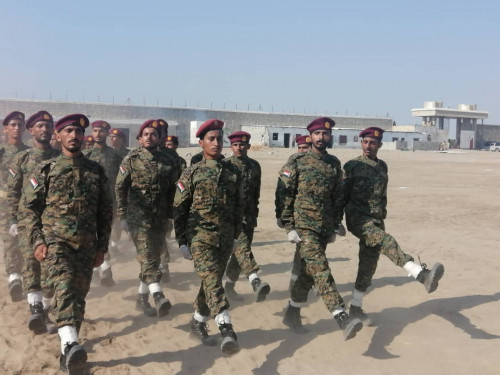 عرض عسكري لتخرج دفعة من أفراد اللواء.11 صاعقة وحزم 3.. (صور)