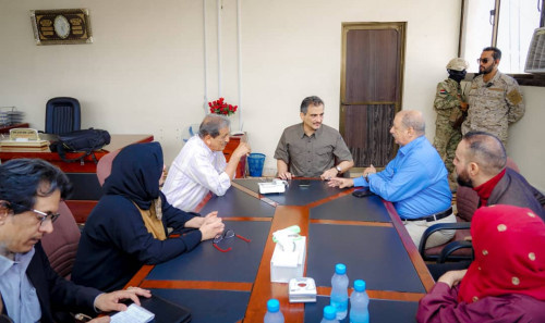 لملس يتفقد أوضاع مكتب الصناعة والتجارة ويشدد على ضرورة اضطلاعه بدوره الرقابي