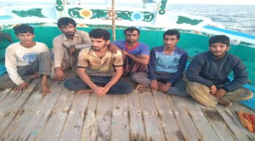 ضبط زورق ايراني محملاً بالمخدرات والسلاح قبالة سواحل المهرة