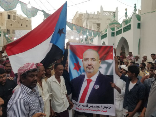 صور الرئيس الزُبيدي وأعلام الجنوب تتصدران المهرجان الفلكلوري الشعبي بسيئون