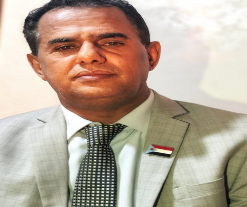 مسؤول بالانتقالي يكشف موعد عودة الحكومة الجديدة والرئيس هادي إلى عدن