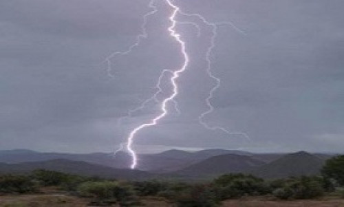 توقعات بهطول أمطار على السواحل الجنوبية وسقطرى خلال الساعات القادمة