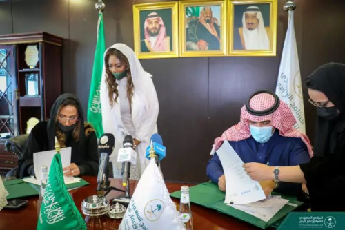 بالتعاون مع السلطة المحلية.. توقيع اتفاقية لترميم 600 وحدة سكنية في عدن