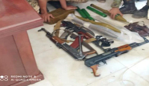 الحزام الأمني في الضالع يضبط أسلحة وذخائر مهربة