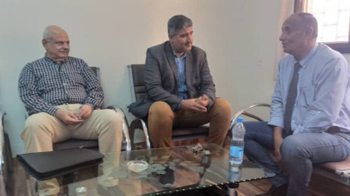 نزار هيثم يتفقد سير العمل بالمعهد الوطني للعلوم الإدارية بالعاصمة عدن