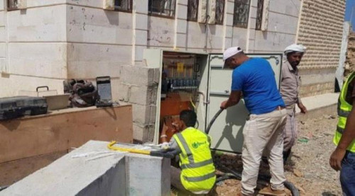 بدعم إماراتي.. حملة صيانة لشبكات الكهرباء في سقطرى