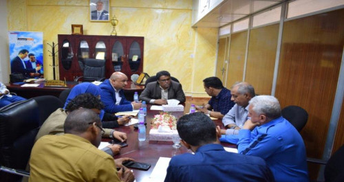 إقرار إجراءات تهدف معالجة إشكالية حركة النقل والازدحام المروري بالعاصمة عدن