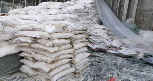 إتلاف كمية كبيرة من مادتي الدقيق والأرز المخالفة بالعاصمة عدن