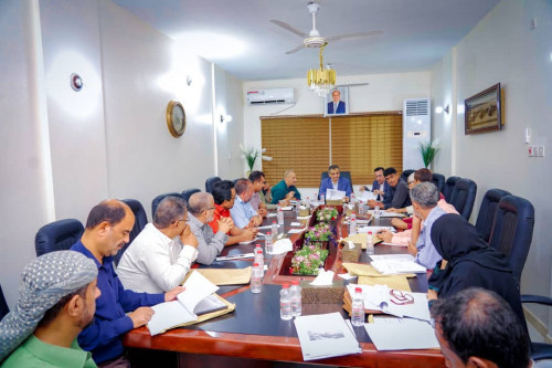 لملس يترأس اجتماعاً موسعاً لمجلس إدارة &laquo;المؤسسة المحلية للمياه والصرف الصحي&raquo; بالعاصمة عدن