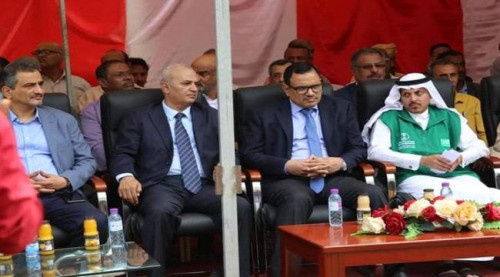 الوزير السقطري ومحافظ عدن يدشنا مشروع مكافحة الجراد الصحراوي