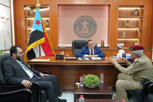 الخُبجي يناقش مع اللواء سيف الضالعي إجراءات هيكلة وزارة الدفاع والخطوات المتبقية من الشق العسكري لاتفاق الرياض