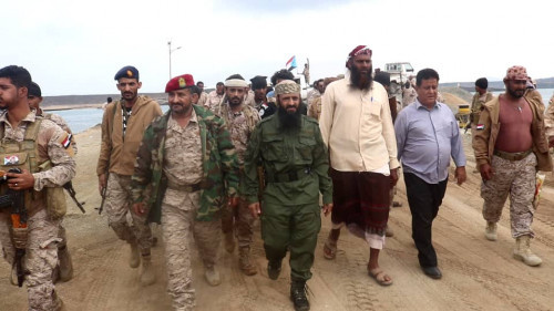 قائد قوات الدعم والإسناد ورئيس تنفيذية انتقالي المعلا يتفقدان جزيرة ميون