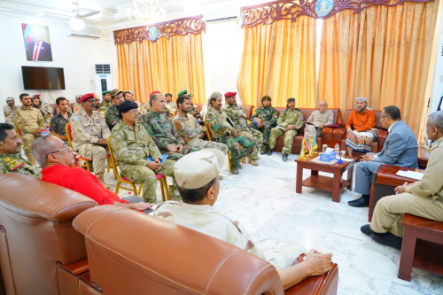 الخبجي يعقد لقاءً موسعاً مع قيادات عدد من الوحدات والألوية العسكرية الجنوبية