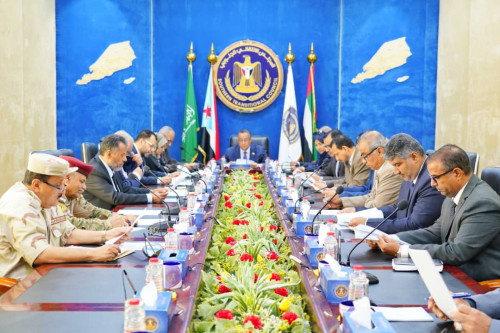 رئاسة الانتقالي تناقش تطورات الأوضاع العسكرية والأمنية على الساحة الجنوبية