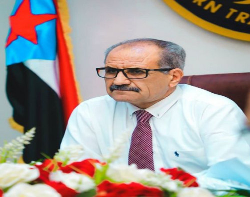 قيادي جنوبي ينتقد فتح حسابات تبرع لدعم معركة مأرب وإيراداتها مكدسة