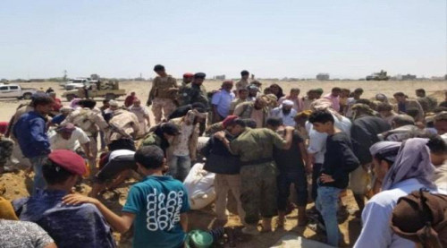 الوالي والمشوشي يتقدمان مشيعي شهداء الكمين الإرهابي بالعاصمة عدن