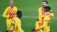 ميسي يصنع هدفين.. وبرشلونة "يربك أهل القمة"