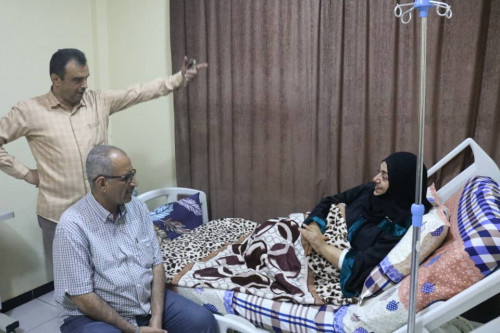 نائب أمين عام الانتقالي يطمئن على صحة رئيسة دائرة حقوق الإنسان