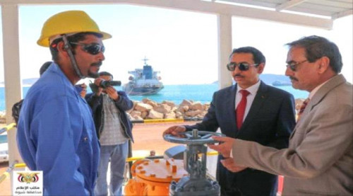 خلافات بين العيسي وبن عديو توقف العمل بميناء قنا بشبوة