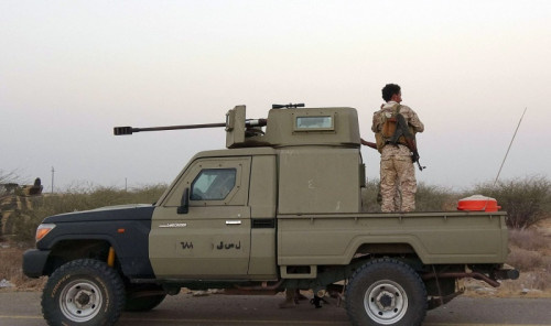 صحيفة دولية: التهدئة مع واشنطن مناورة حوثية لتأجيل "الهدنة" إلى ما بعد سقوط مأرب