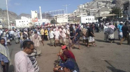 احتجاجات غاضبة بالعاصمة عدن للتنديد بتدهور الاوضاع