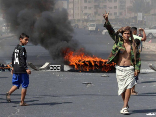 صحيفة بريطانية: احتجاجات جنوب اليمن تنذر بتفكك حكومة المناصفة