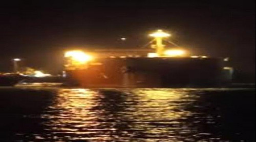 باخرة تحمل شحنة ديزل لكهرباء عدن تدخل ميناء الزيت