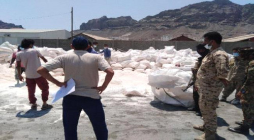 إتلاف كمية كبيرة من القمح المخزون منذ عام بميناء عدن