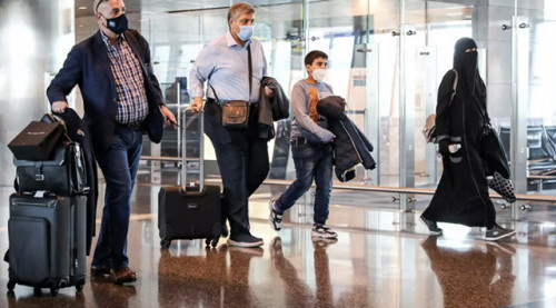 الكويت تمدد حظر التجول وقطر تعلق الدراسة مع ارتفاع أعداد الإصابات بفيروس كورونا في دول الخليج