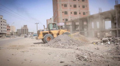 باراس يواصل إزالة العوائق وفتح عدد من شوارع دار سعد بالعاصمة عدن