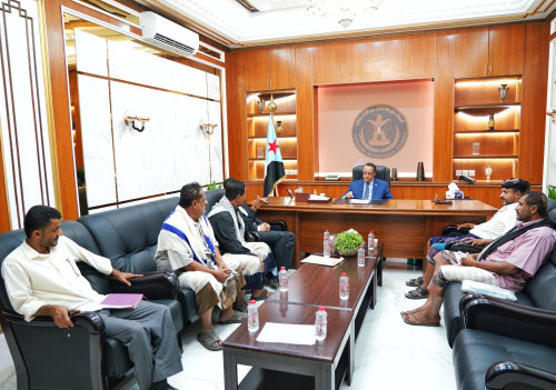 الخُبجي يناقش مع عدد من أعضاء الجمعية الوطنية بأبين جهود تطبيع الحياة بالمحافظة