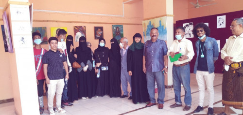 نائب رئيس تنفيذية انتقالي العاصمة عدن يفتتح معرضاً فنياً لجمعية التشكيليين الجنوبيين في صيرة