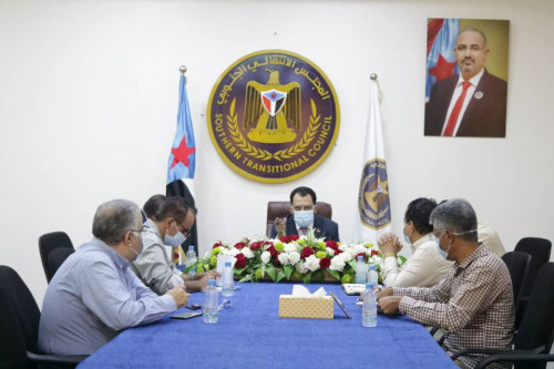 الكاف يبحث مع الأمين العام لاتحاد المنشآت الطبية الخاصة سُبل التنسيق لمجابهة الموجة الثانية لانتشار كورونا