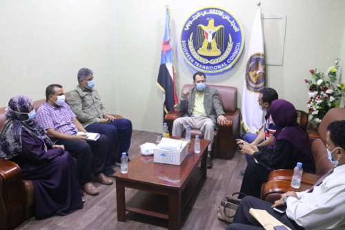 الكاف يلتقي مدير عام البرنامج الوطني للإمداد الدوائي