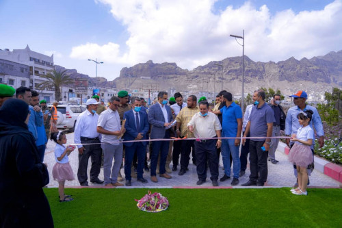 محافظ العاصمة عدن يفتتح عدداً من الحدائق العامة والمتنزهات بمديرية المعلا