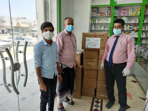 مؤسسة شبوة للتنمية تقدم 6000 كمامه لمستشفيي عزان والروضة بشبوة