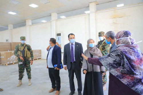 الكاف وسوقي يطلعان على المخزون المتوفر بمستودعات برنامج الإمداد الدوائي بالعاصمة عدن