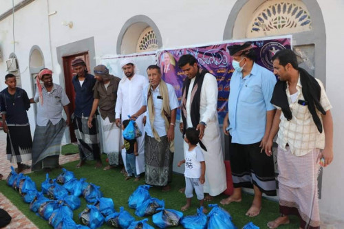 انتقالي المهرة يدشن توزيع مكرمة الرئيس الزُبيدي الرمضانية